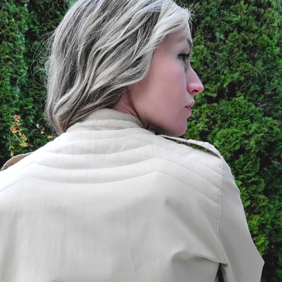 Vintage 80s Mod Tan Jacket w/ Shoulder Straps Cool Stitching Mock Neck Bomber S - Picture 11 of 14